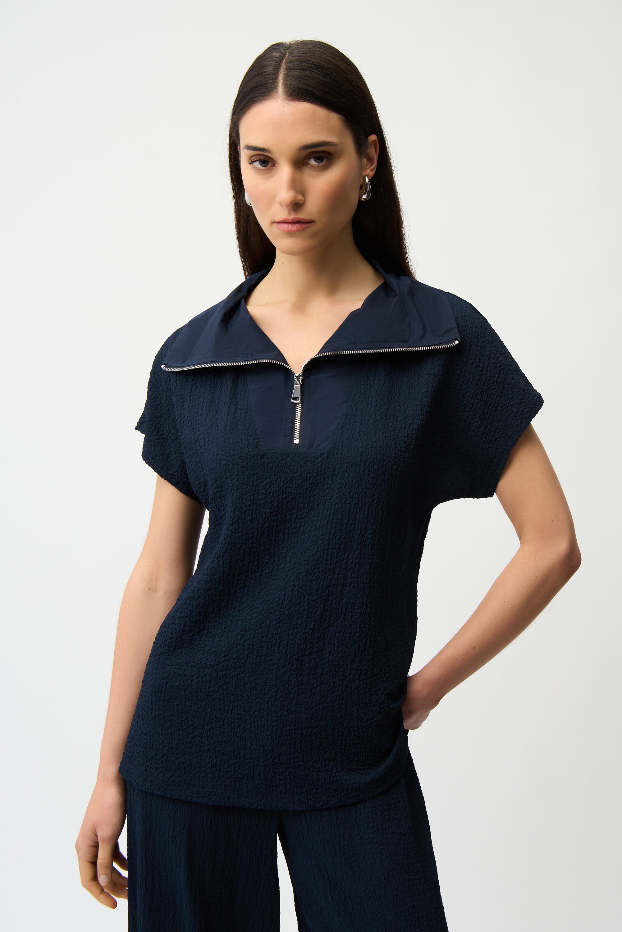 Seersucker Boxy Top With Memory Collar