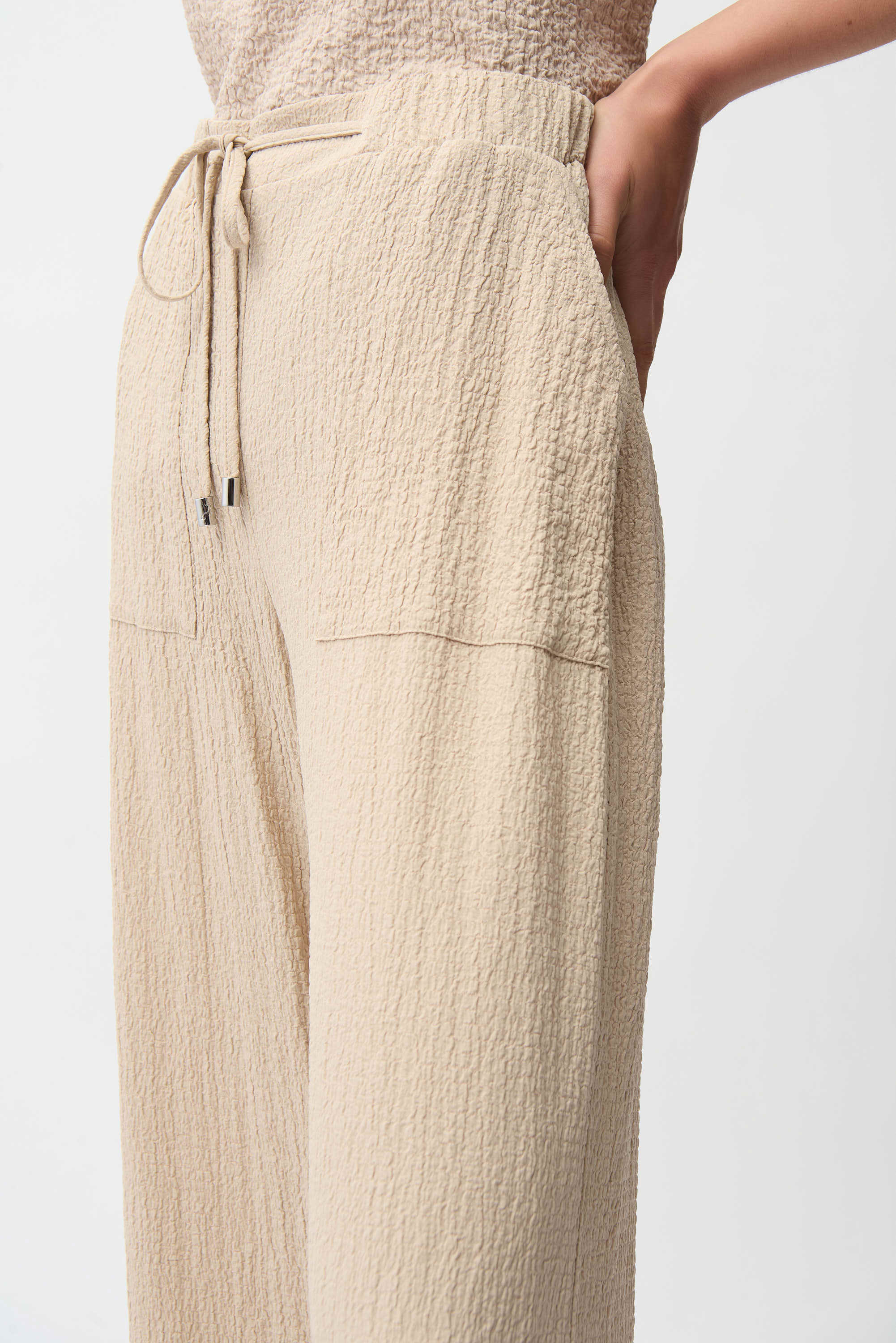 Seersucker Pull-On Crop Pants With Front Pockets
