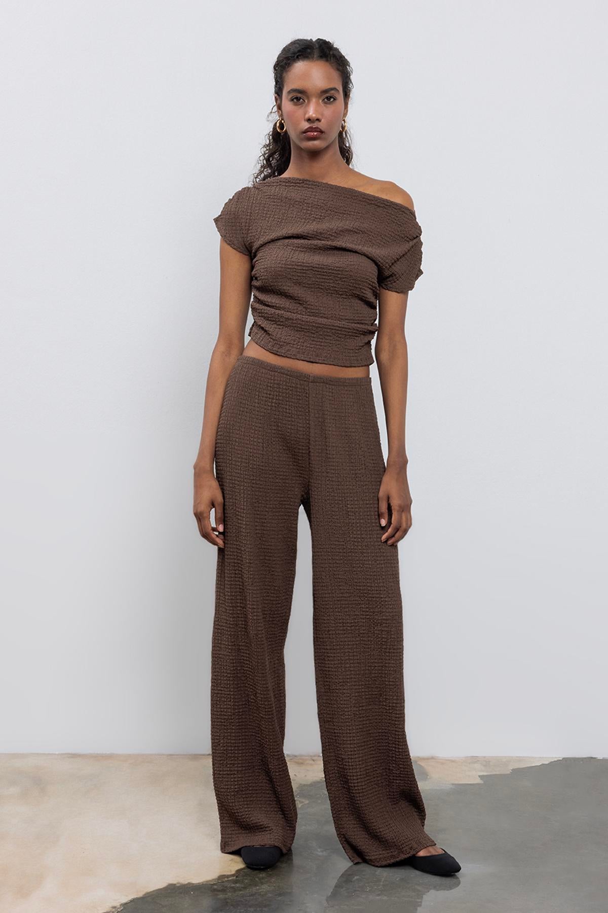 Buguly Textured Trousers
